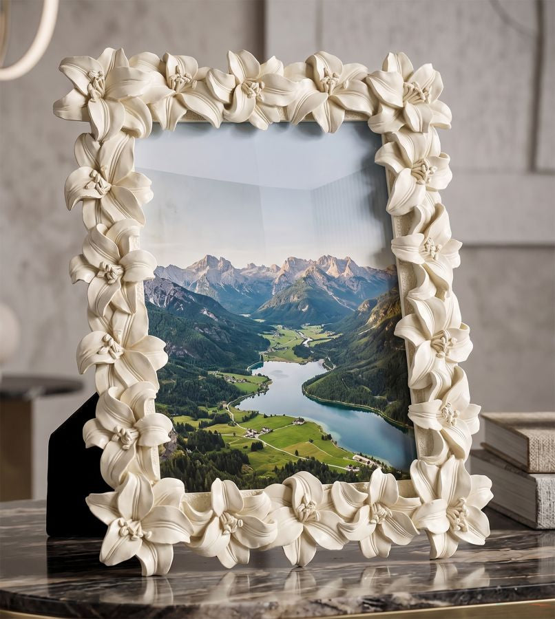 Romantic Floral Frame Creme