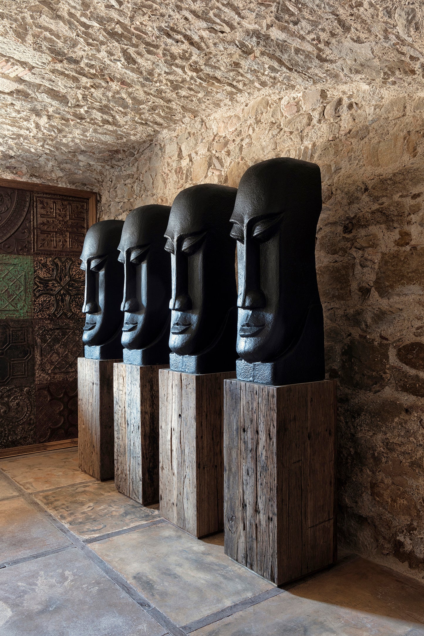 Khalid Sculptuur 34x38x110 cm