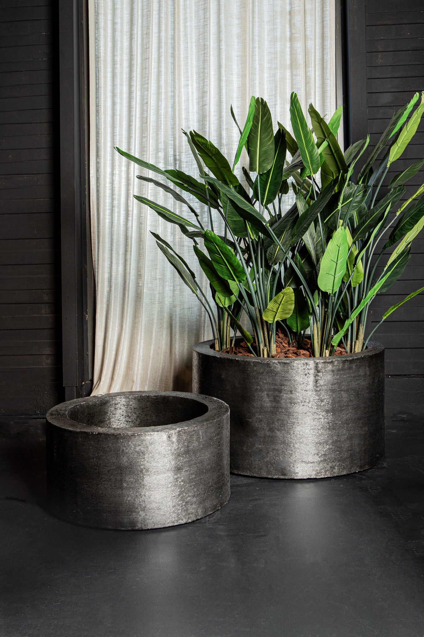 Eviee Black Brushed Alu Sheet Pot Round SV2