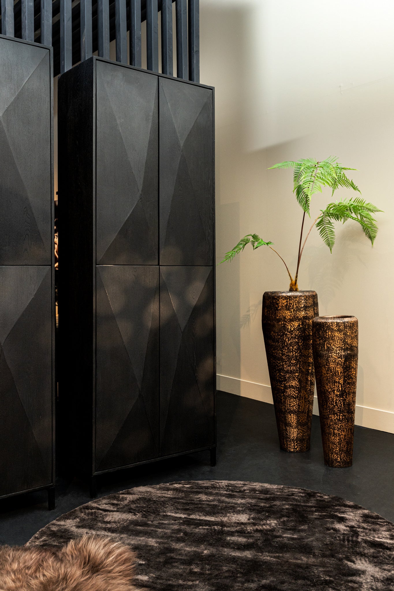 Onyx Cabinet Black 4 Drs