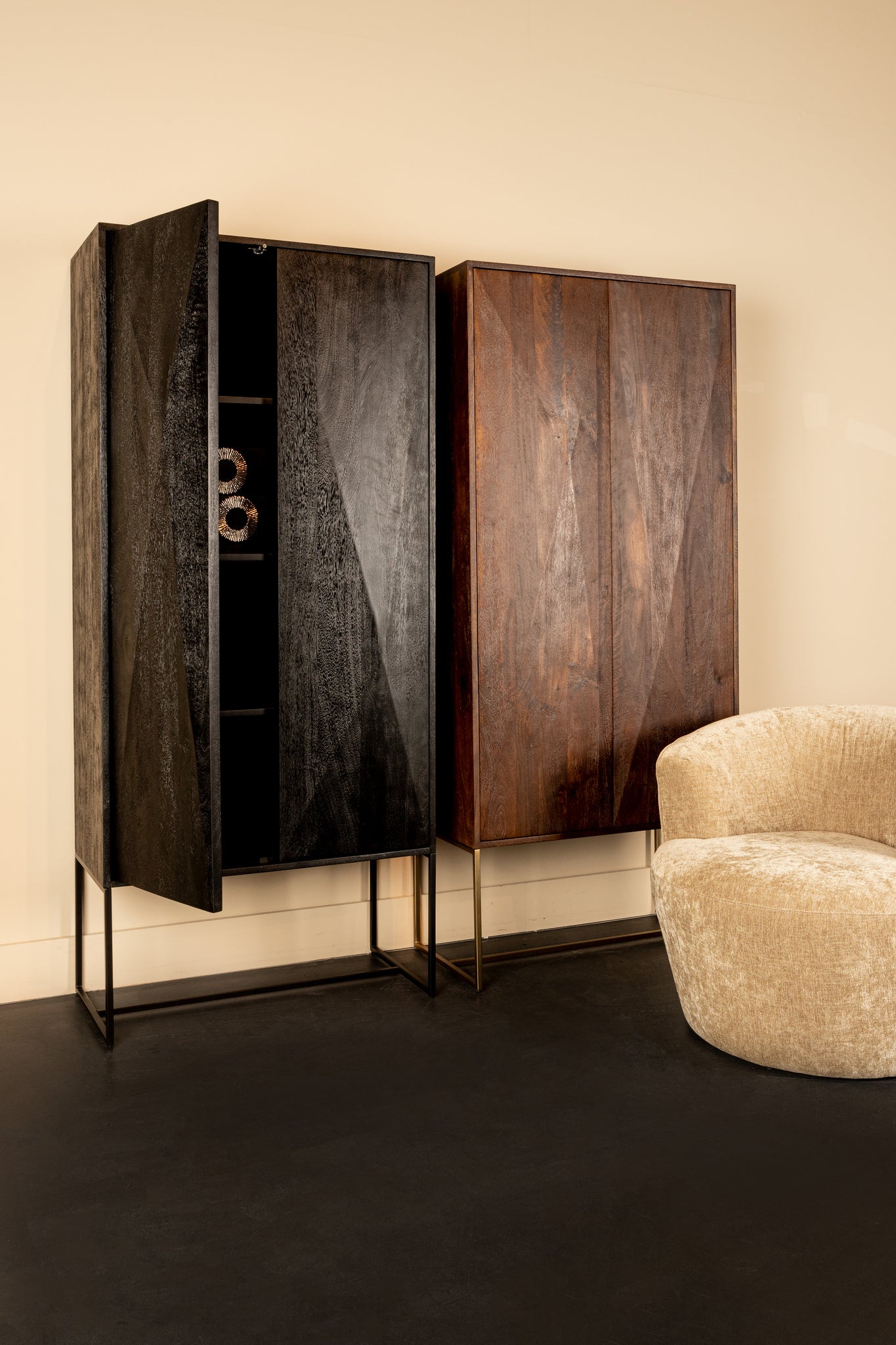 Onyx Cabinet Brown 2 Drs