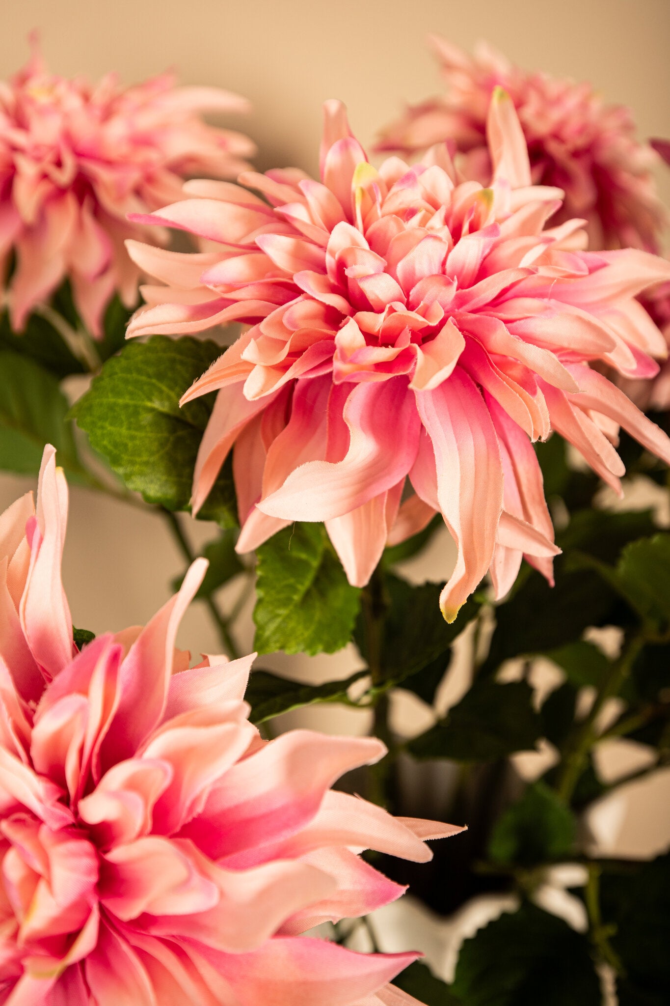 Dahlia Flower Lichtroze Spray Met Bladeren - Set van 12 70x28x19 cm