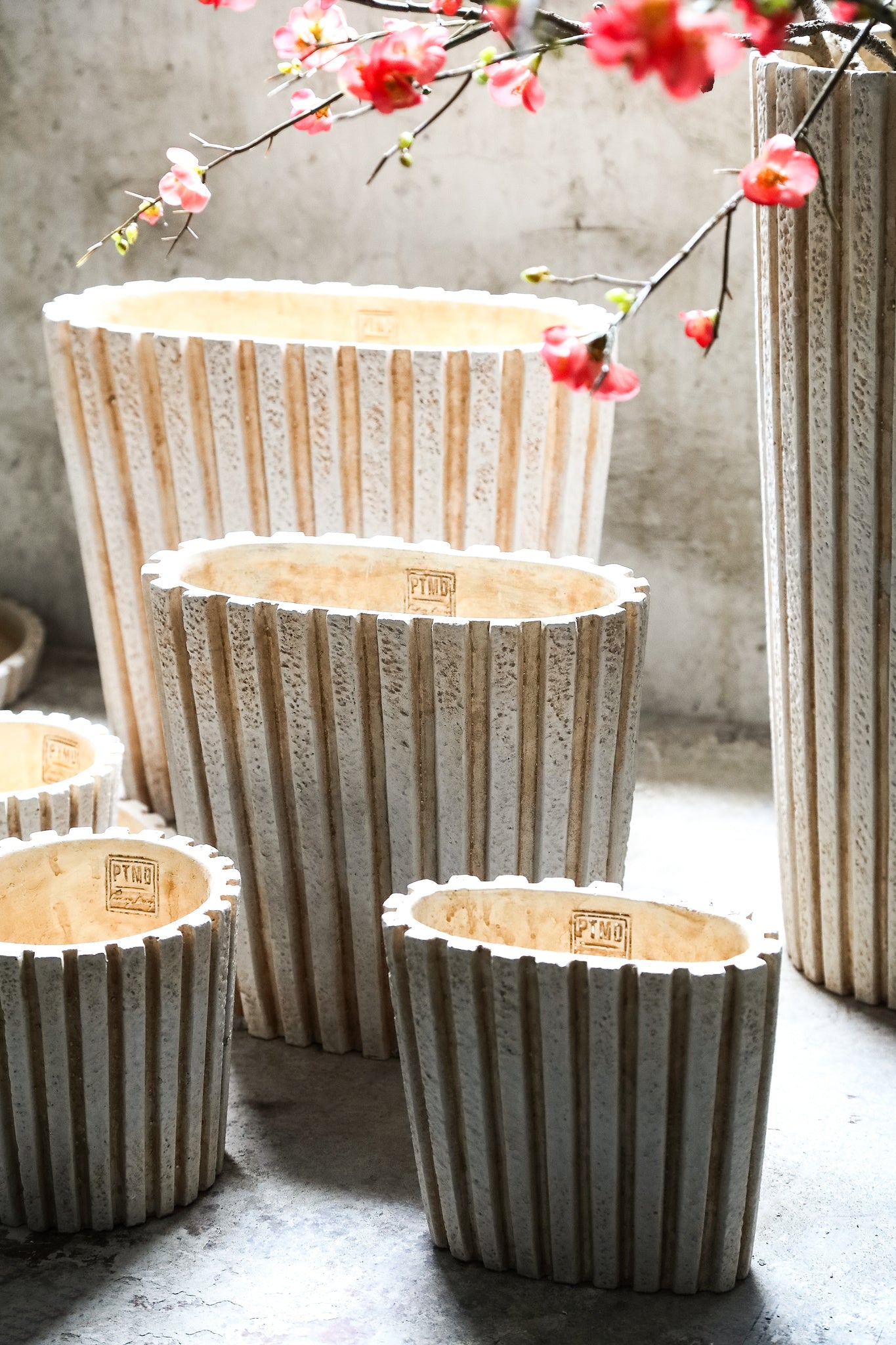 Marijus Cream Oval Cement Pot Ribbed L