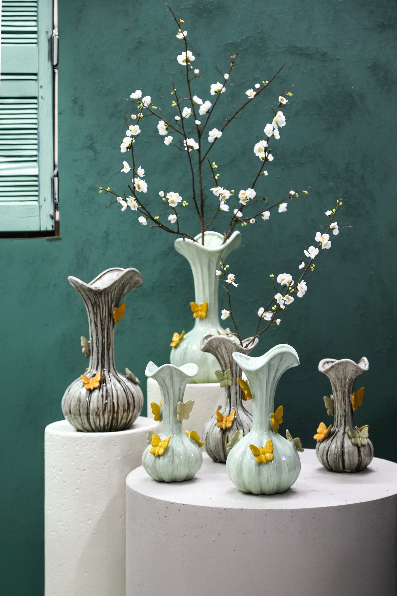 Tamarae Green Ceramic Flowy Vase W Butterfly S