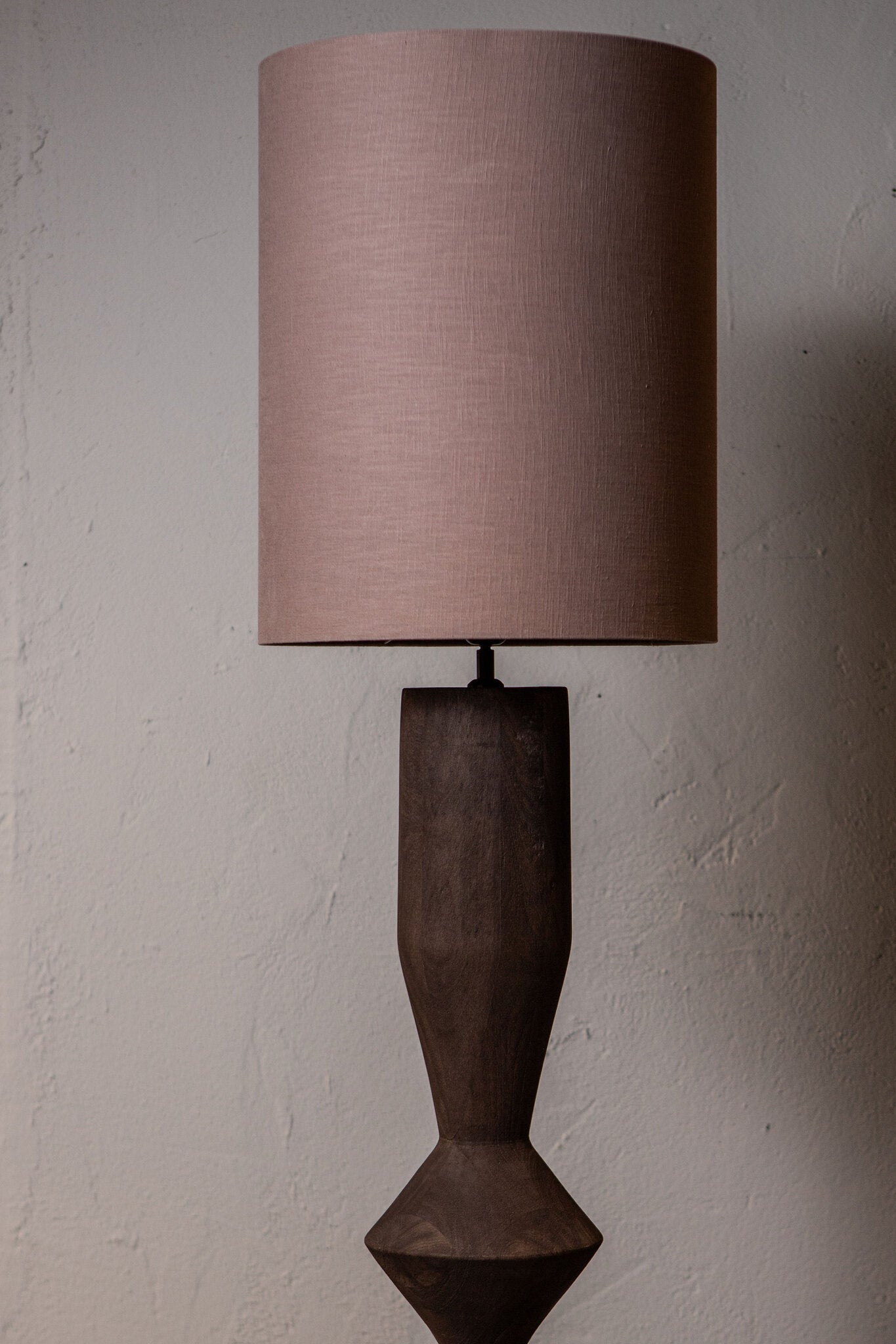 Elaine Bruine Mango Houten Ronde Vloerlamp Voet 130x20x20 cm