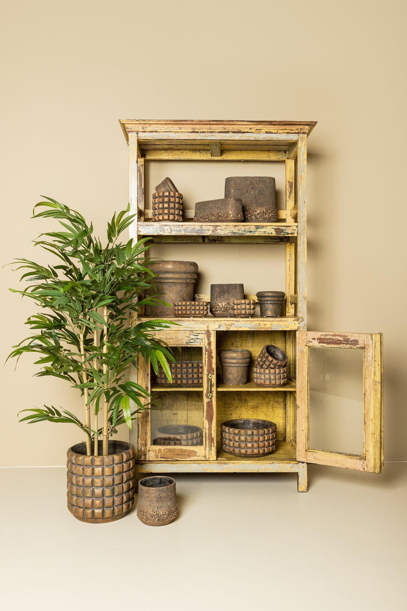 PTMD Helena Brown cementpot rond gouden afwerking XXL