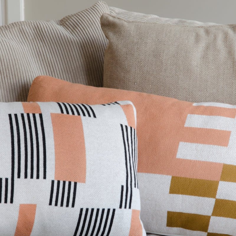 Home Delight B.V. Kussen Indy koraal gebreid