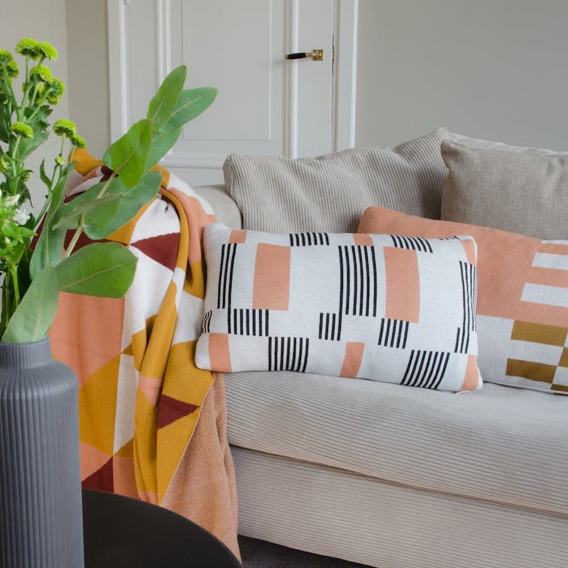 Home Delight B.V. Kussen Indy koraal gebreid