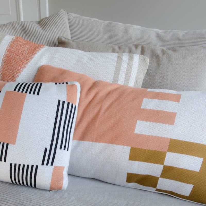 Home Delight B.V. Kussen Indy koraal gebreid