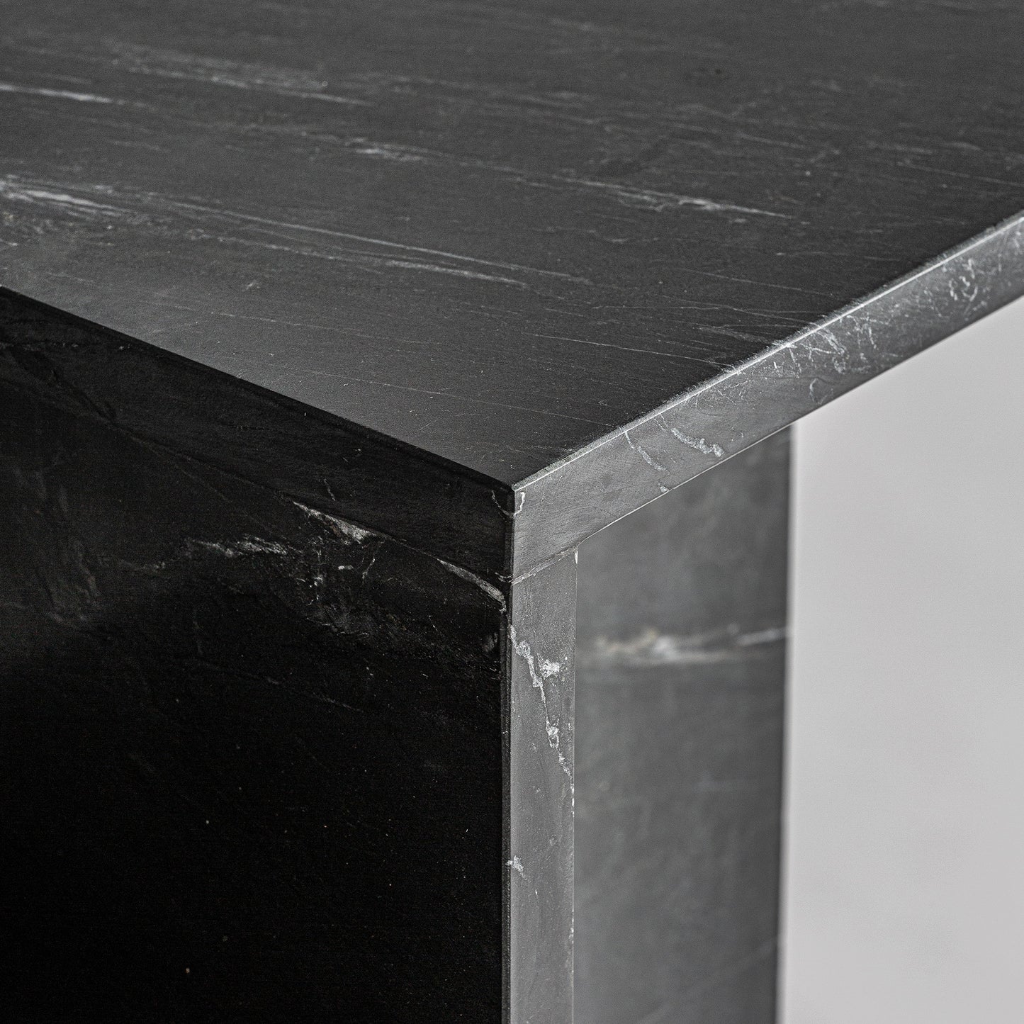 Marquina Bijzettafel 51x25x53 cm