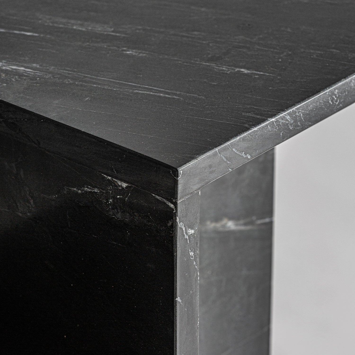 Marquina Bijzettafel 51x25x53 cm