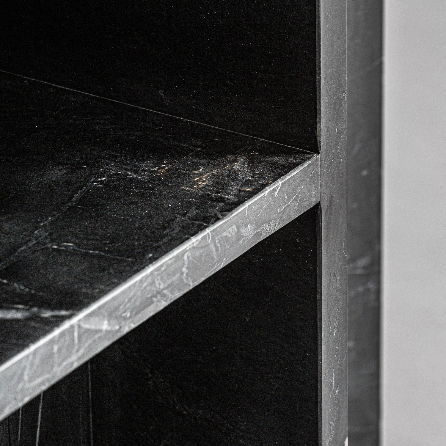 Marquina Bijzettafel 51x25x53 cm