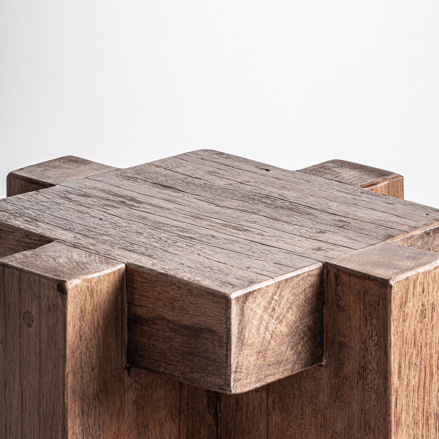 Brutalist Stand S.Brutalist 43x43x90 cm