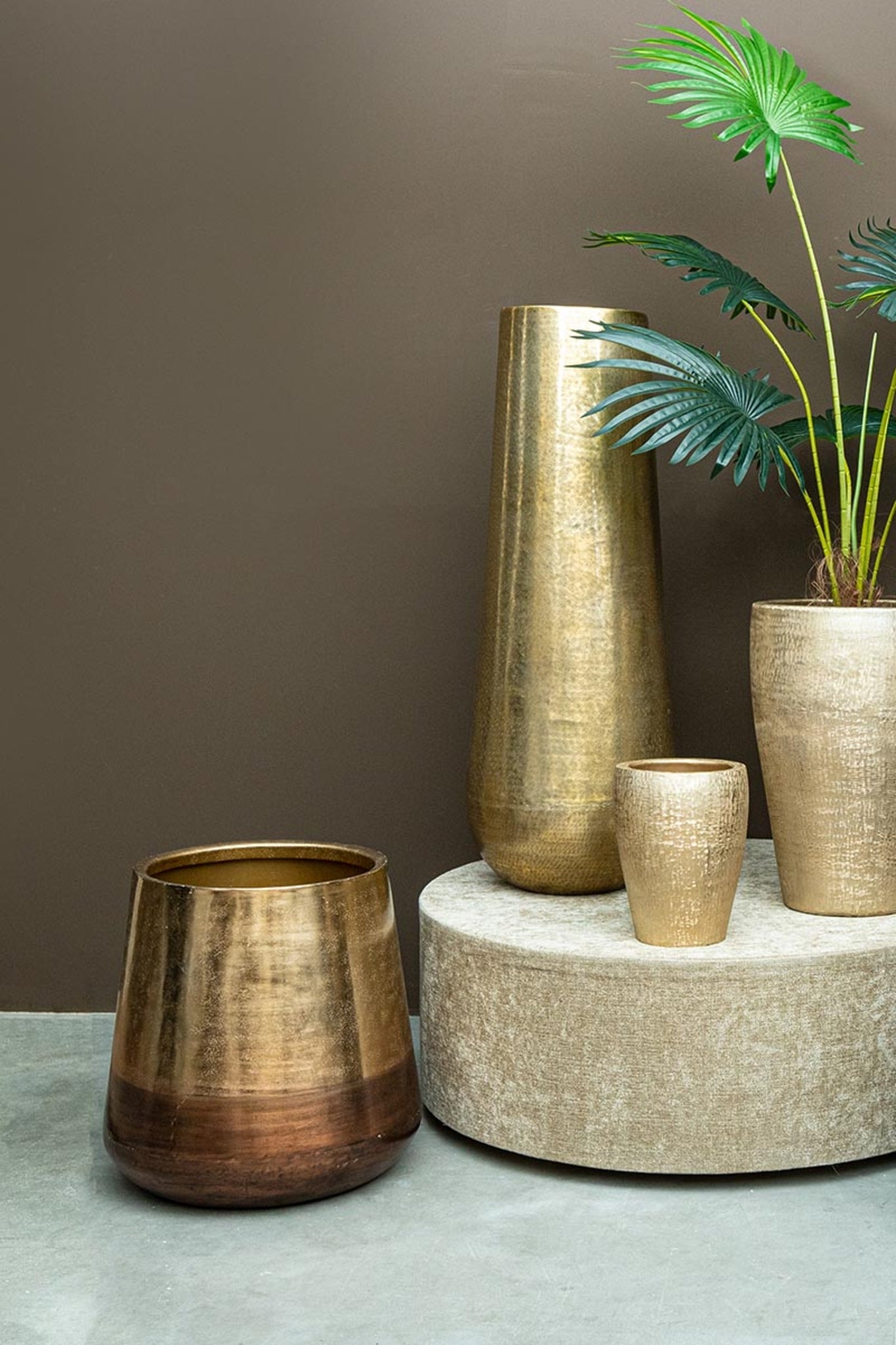 Vayen Gold Aluminum Pot Round Antique Look S