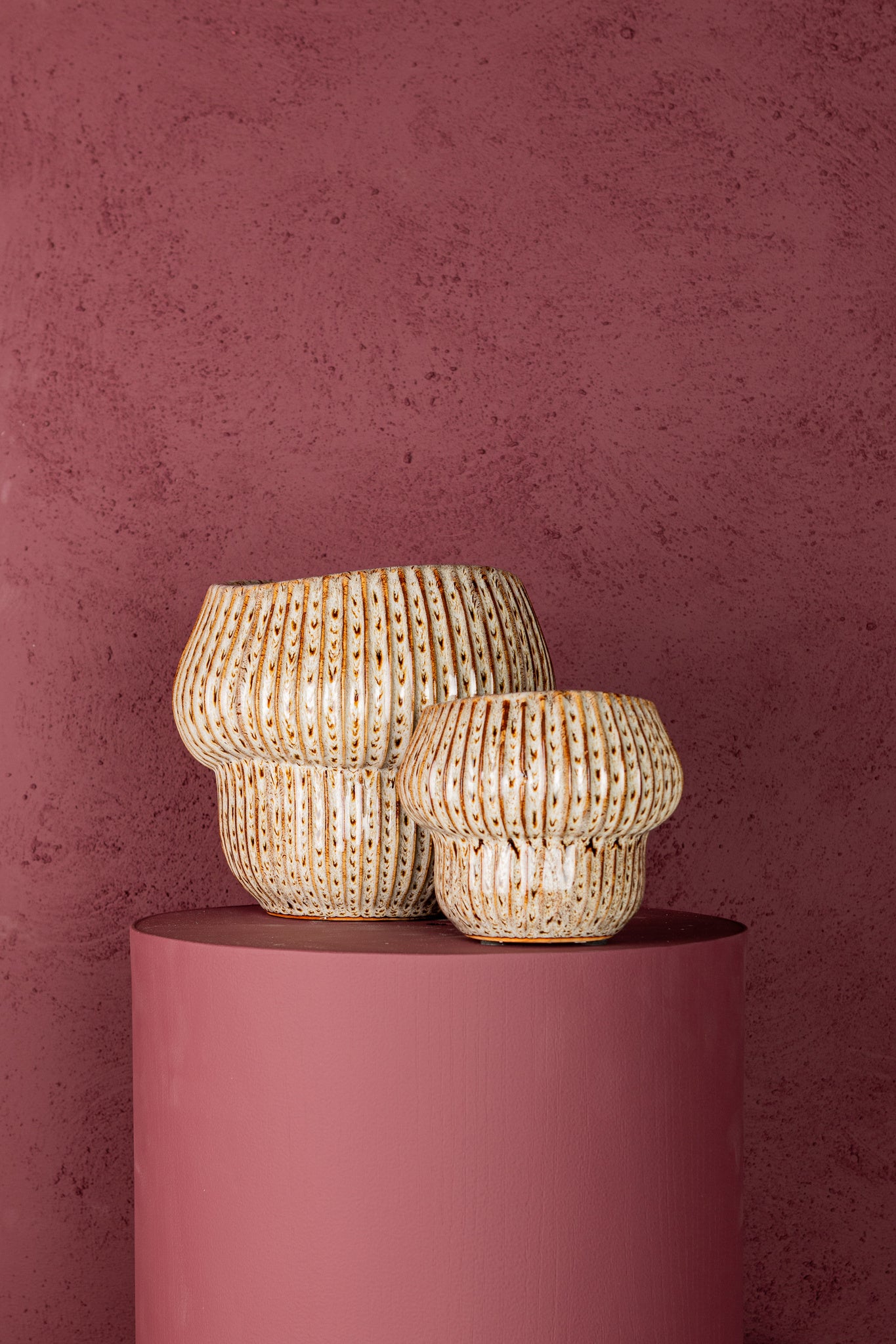 Colby Brown Ceramic Pot Round Shaped With Lines L