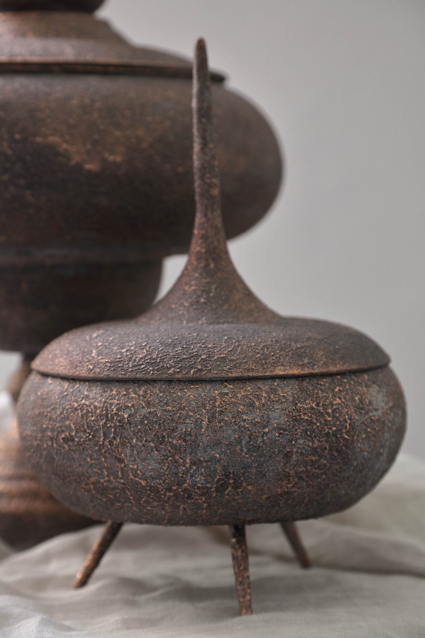 Eben Bronze Iron Deco Storage Pot High Lid Round