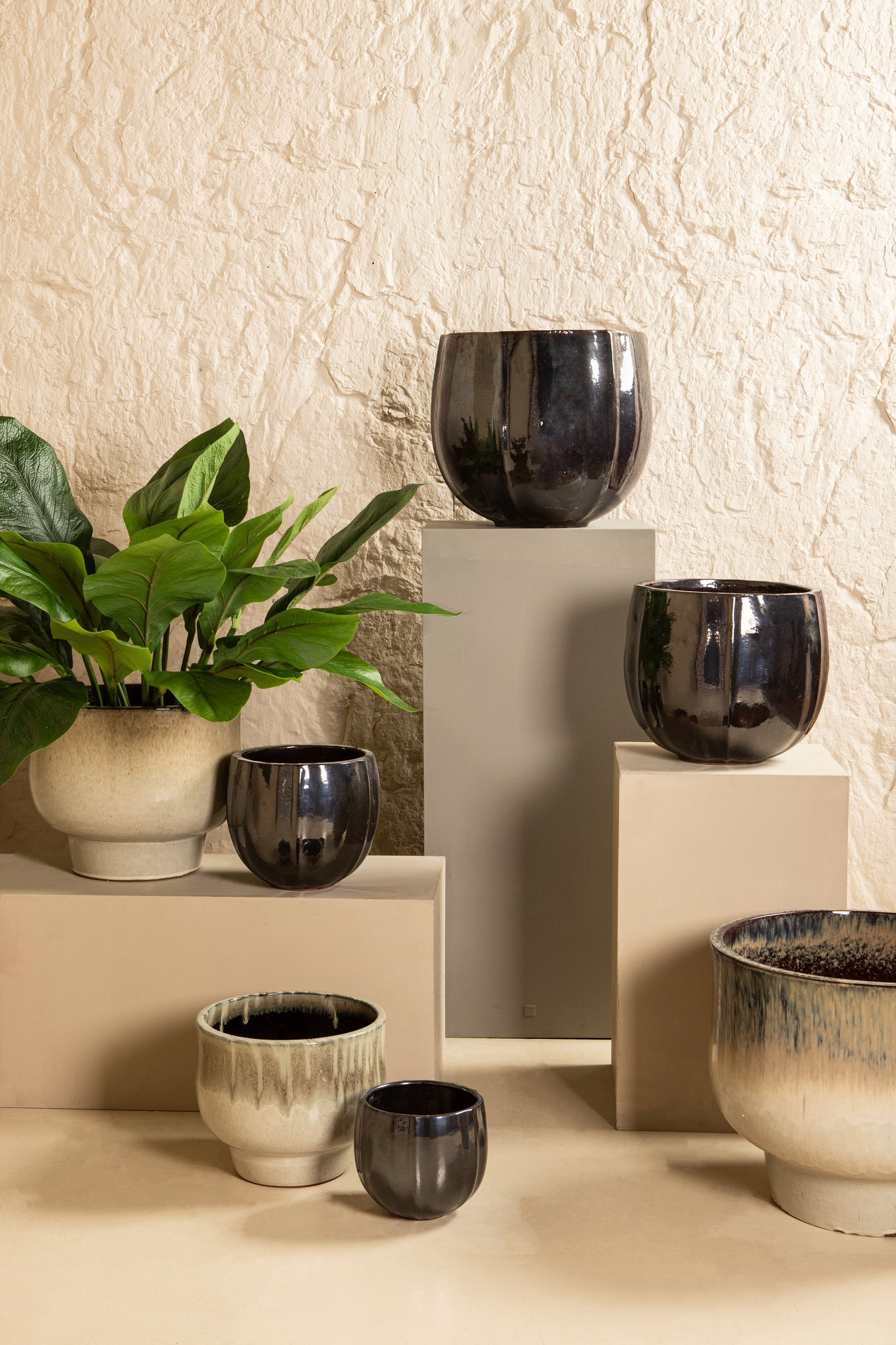 Sanish Cream Glazed Ceramic Pot On Foot Round SV3
