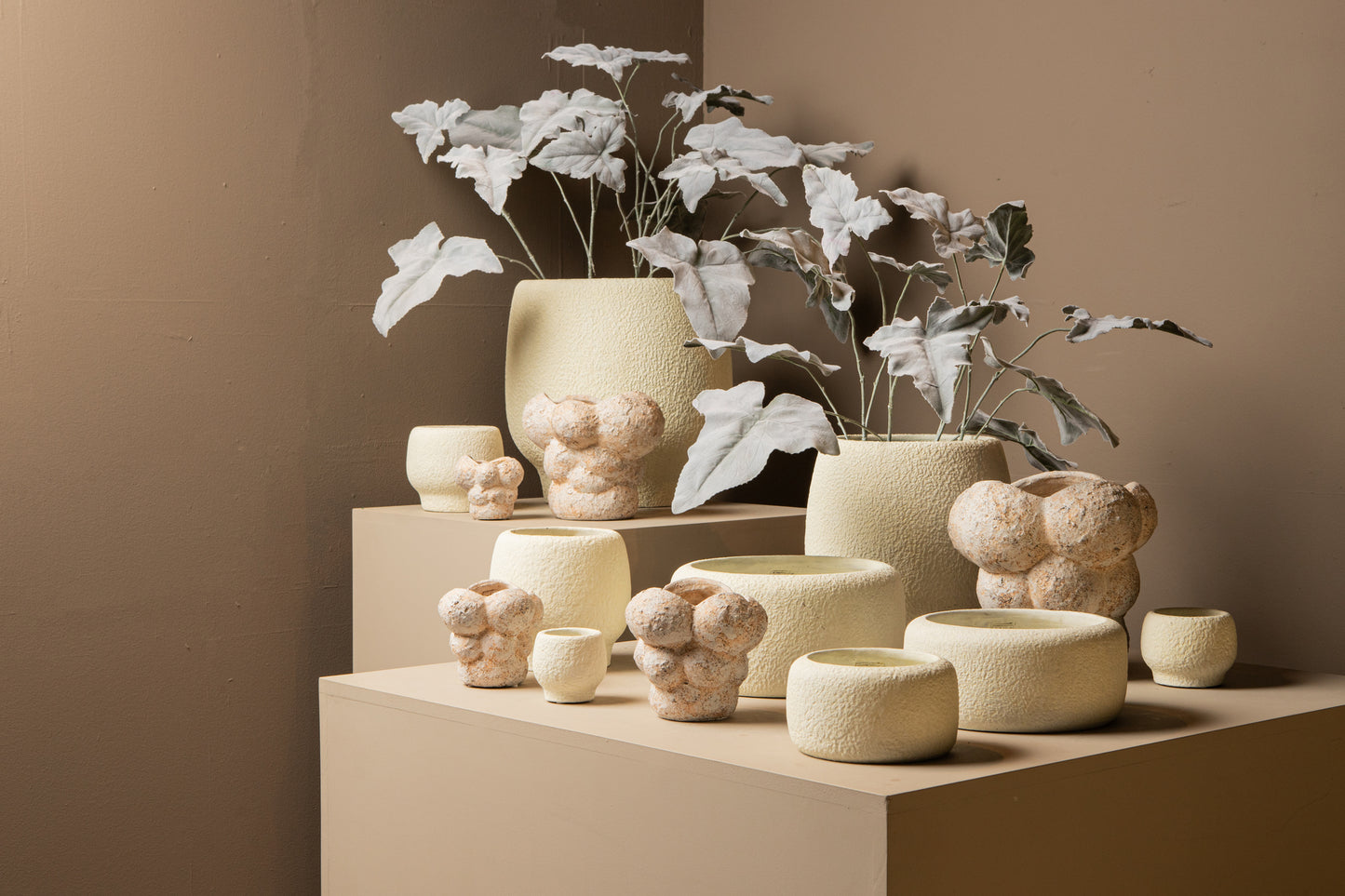 Evelynn White Round Cement Pot On Base XL
