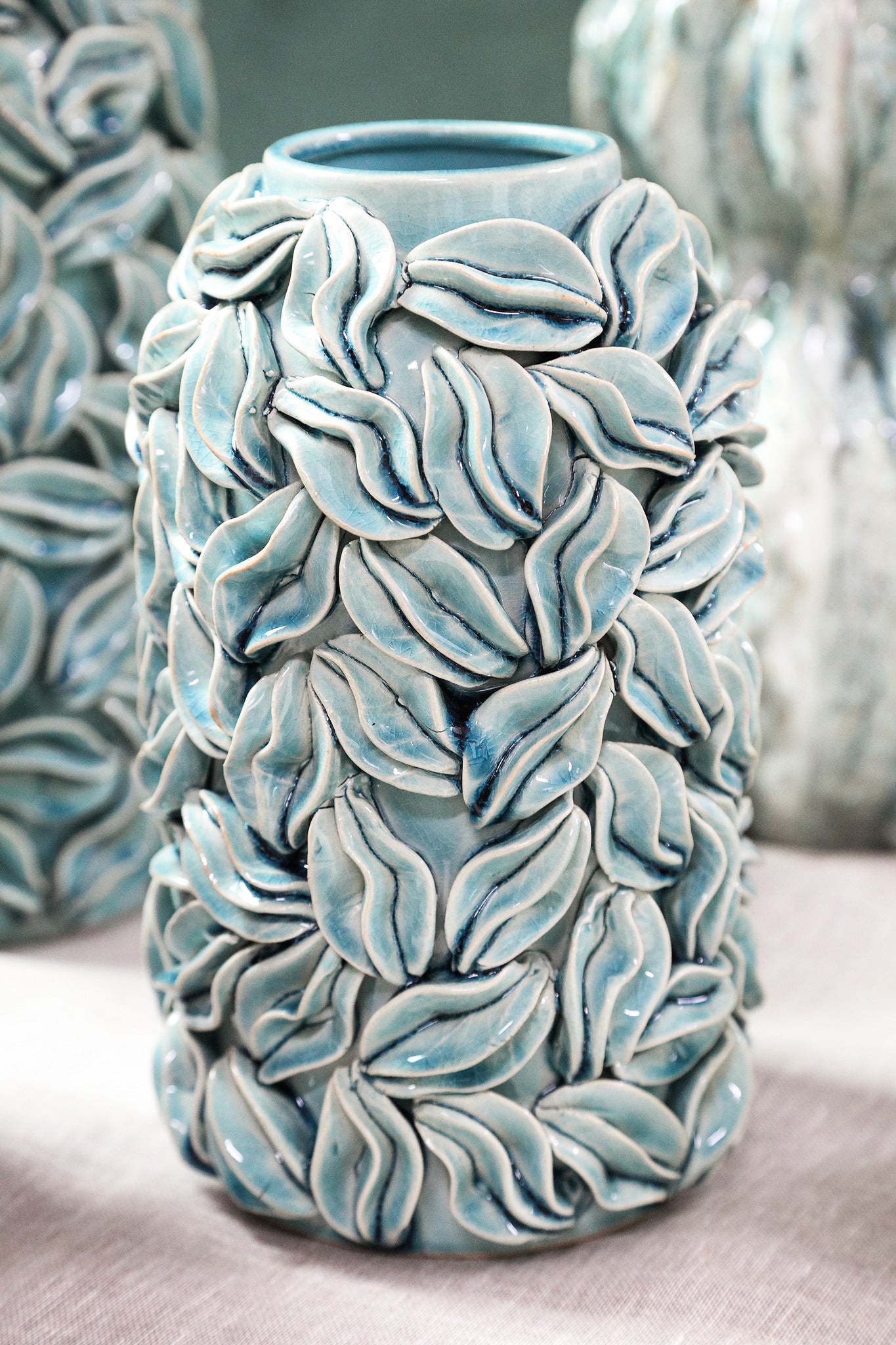 Zubeda Blue Round Glazed Ceramic Pot With Leaves S