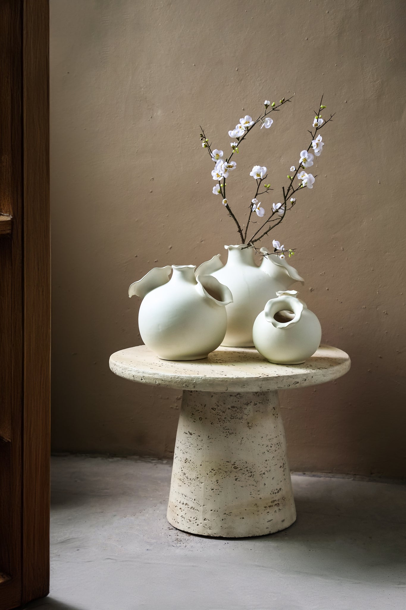 Umme Cream Round Glazed Ceramic Vase Wavy Edges M