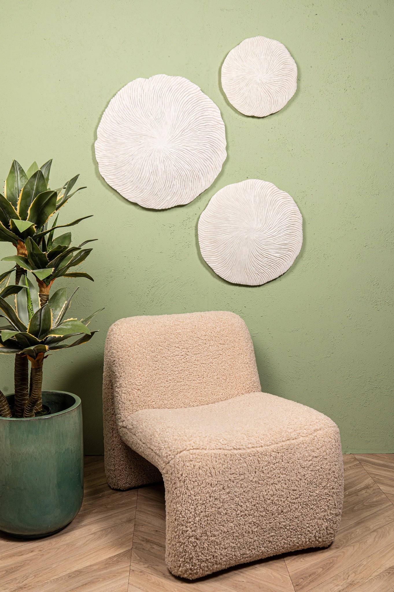 Kathelle White Poly Round Coral Shaped Wallpanel L