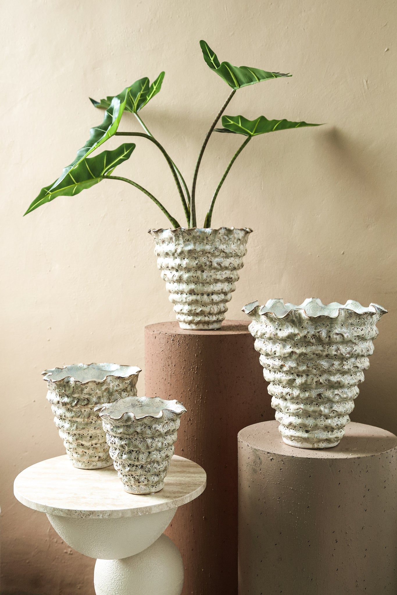 Nianh Cream Ceramic Pot Irregular Ribbed Round S