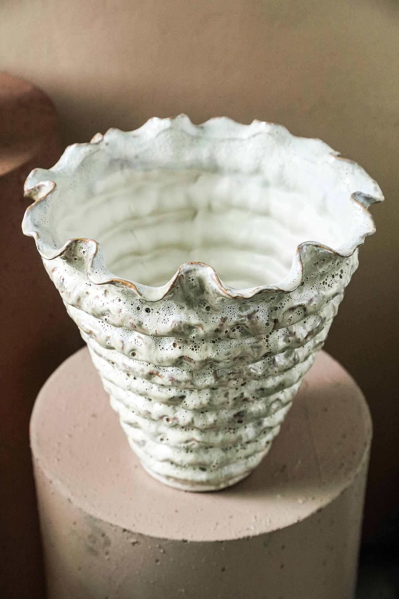 Nianh Cream Ceramic Pot Irregular Ribbed Round L