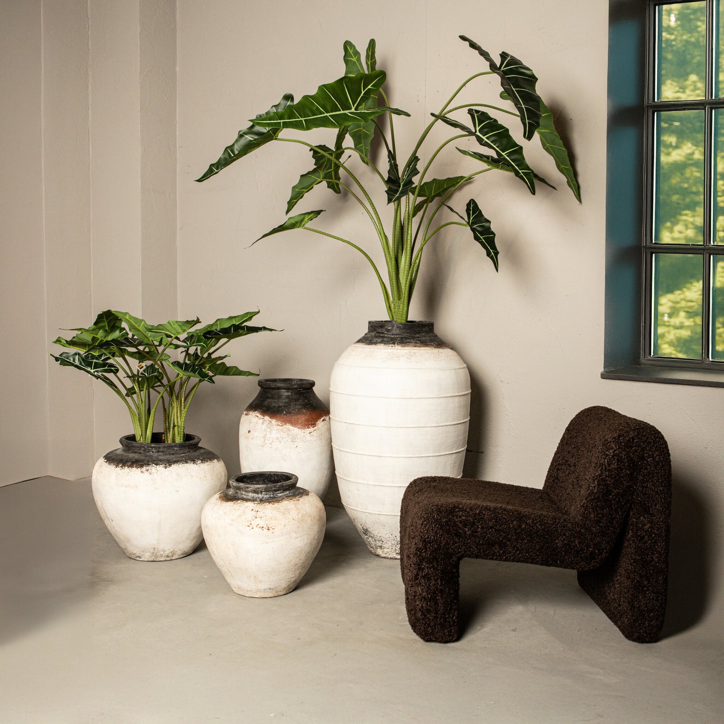 Jinsu White Round GRC Jar Pot W Dark Border S