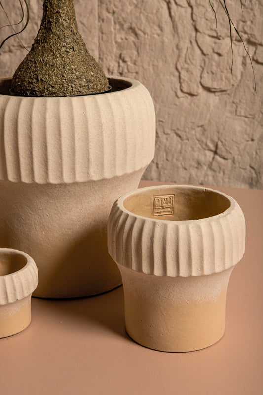 Emilee Beige Ronde Cementen Pot met Geribd Randje L - Set van 8 Stuks 18x18x18 cm