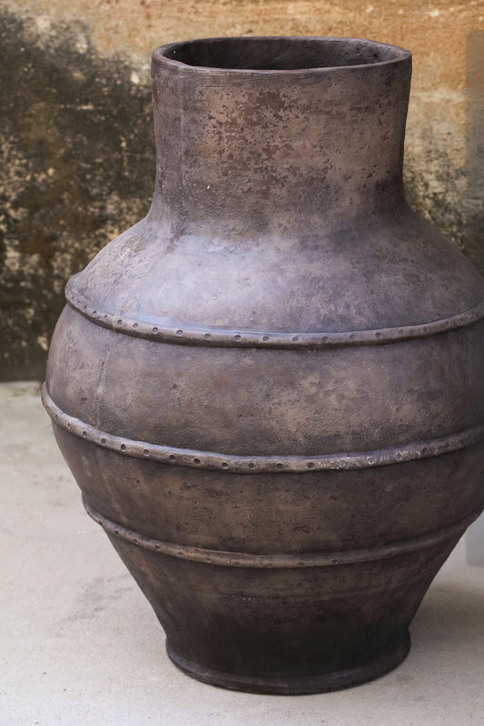 Nakela Donkerbruine Fiber Cement Vintage Pot Hoog 90x70x70 cm