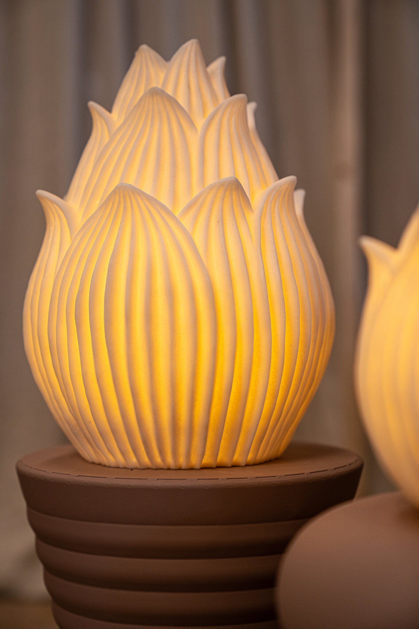 Aveda Witte Lotus Poly Led-lamp Oplaadbaar Hoog 34.5x26.5x26.5 cm