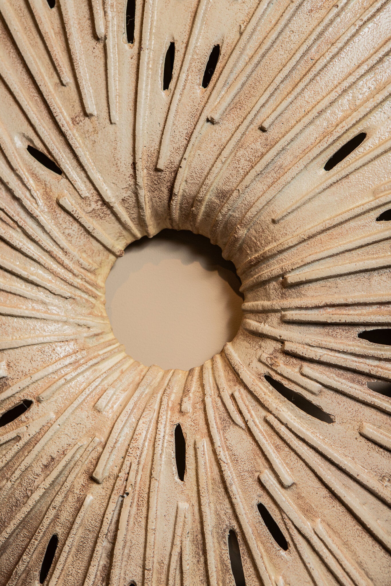 Vija Beige Gietaluminium Organisch Open Wandpaneel L 72x58x7 cm
