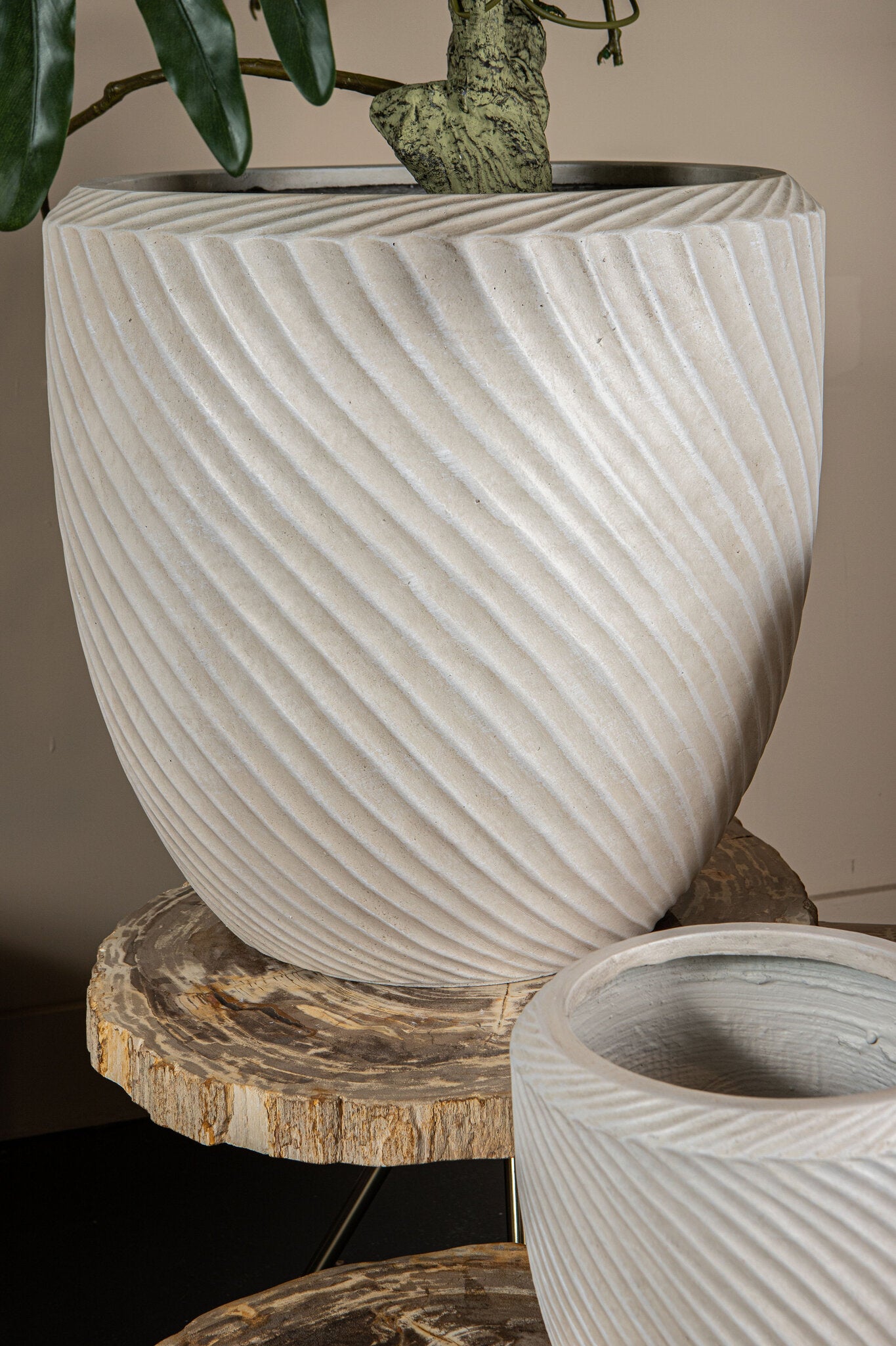 Nikol Beige Keramische Pot Rond Laag met Golfpatroon 55x55x55 cm