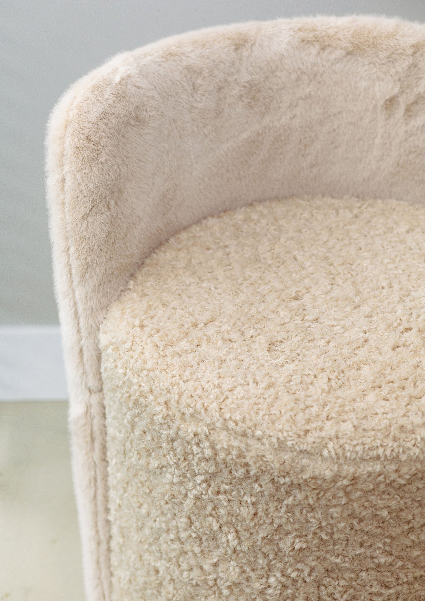 Brandon Beige Poef Met Rugleuning Rond 68x45x46 cm