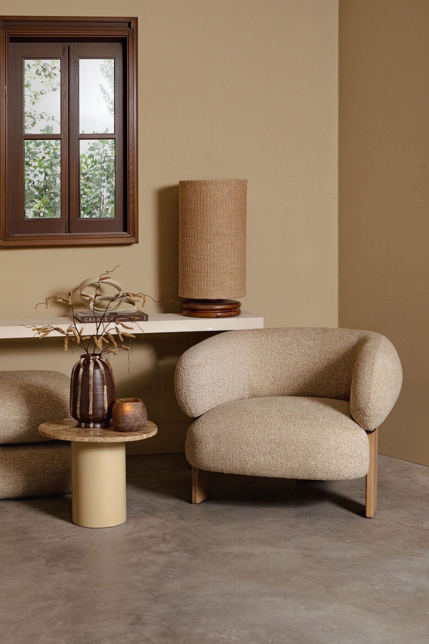Devi Taupe Tafellamp op Houten Voet Hoog 60x29x29 cm