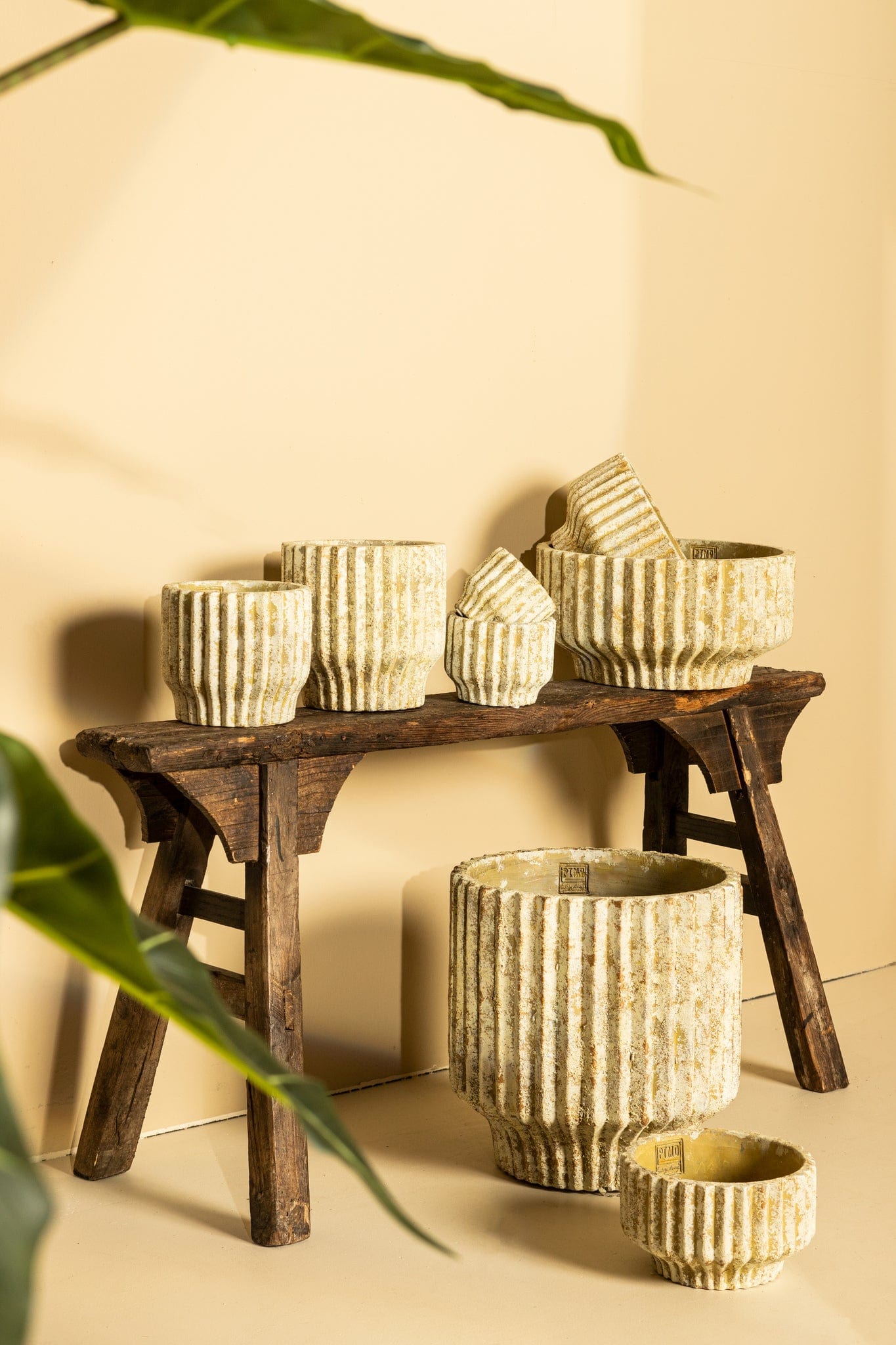 PTMD Gabriel Cream cementpot ronde lijnen XXL