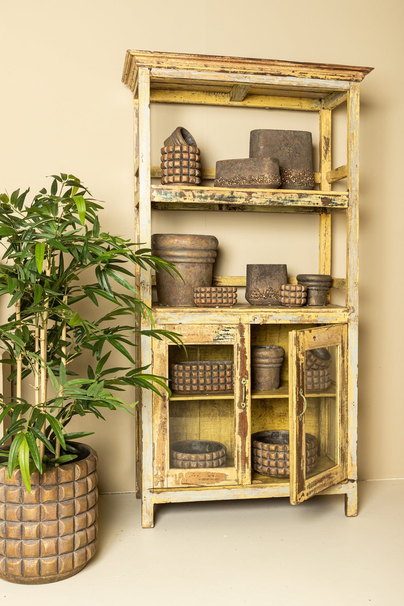 PTMD Helena Brown cementpot rond gouden afwerking XXL