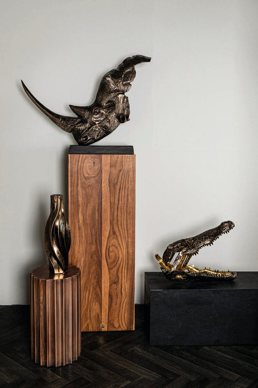 PTMD Iriss Messing gegoten alu neushoorn beeld zwarte voet