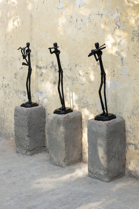 PTMD Kali Zwart gegoten alu beeld man met fluit