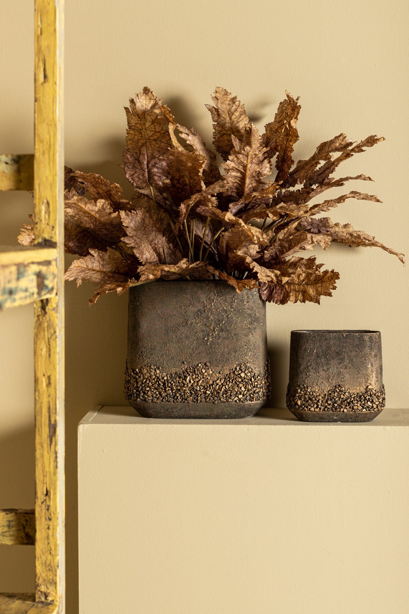 PTMD Kathryn Brons cement ovale pot steen stukken hoog L