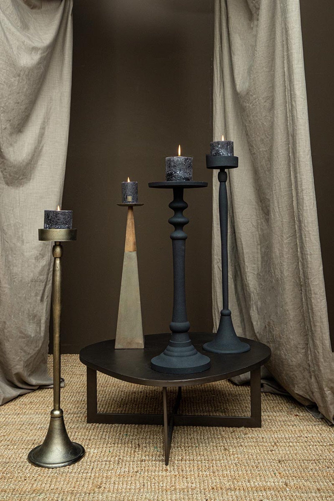 PTMD Lisann Zwart gegoten alu kandelaar rond S