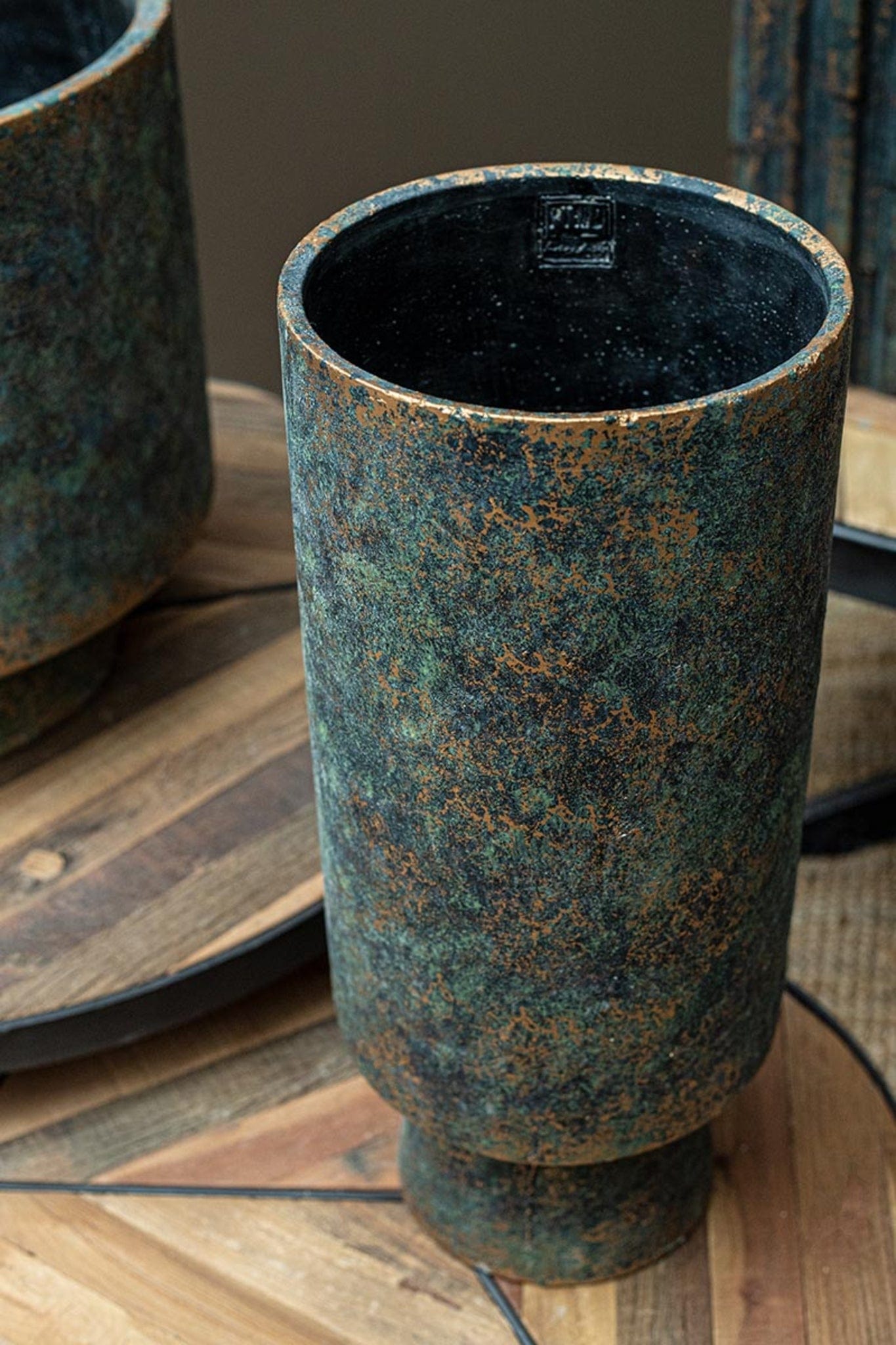 PTMD Mister Black cementpot ruwe kleur rond hoog L