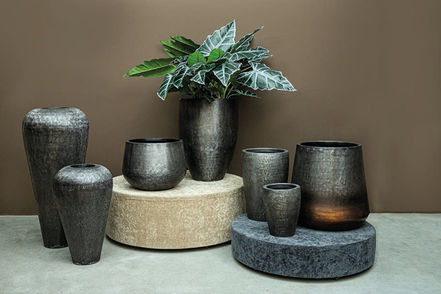 PTMD Mumbay Zwart geborsteld aluminium pot rond L