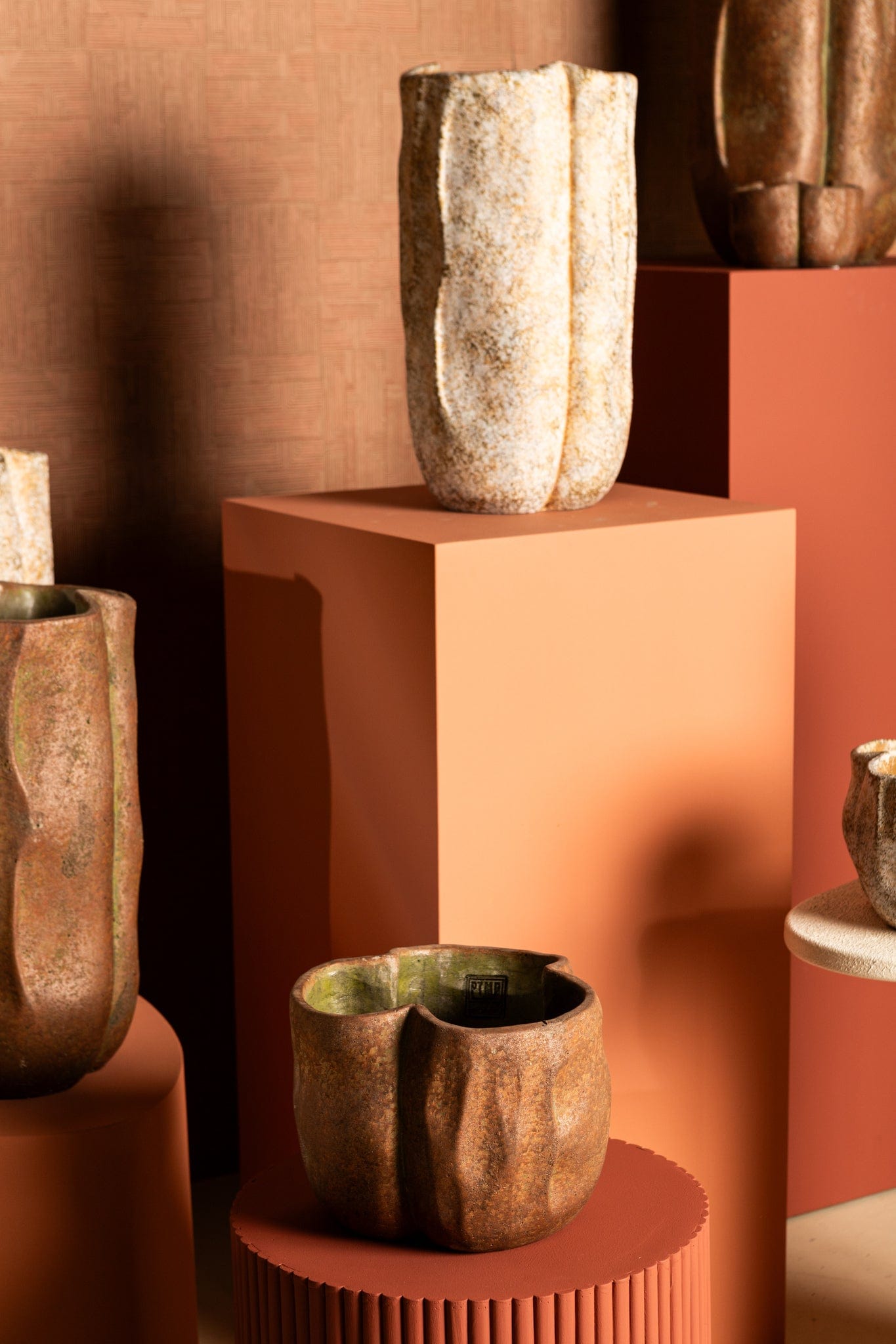 PTMD Roddie Crème cement golvende pot hoog S